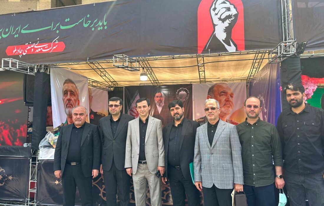 همراهی فرید دهقانی با وزیر صمت در بازدید از موکب چادرملو در آستانه مراسم تشییع رهبر شهید انقلاب