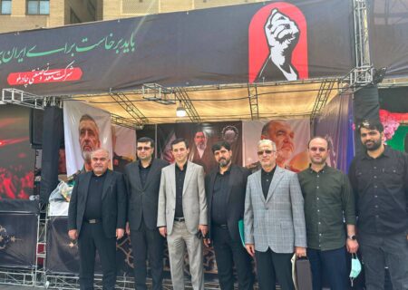 همراهی فرید دهقانی با وزیر صمت در بازدید از موکب چادرملو در آستانه مراسم تشییع رهبر شهید انقلاب