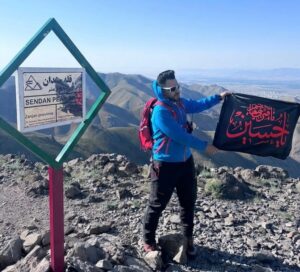 ادامه مسیر «سیمرغ ایران» به یاد شهدای وطن؛ فتح بامهای زنجان و سمنان توسط کوهنورد اروندی