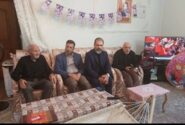 دیدار مدیر بیمه دی در اصفهان با جانباز ۷۰ درصدی و خانواده شهدای مبارکه