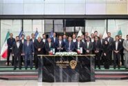 نواخته شدن زنگ بورس توسط مدیران شرکت مخابرات ایران